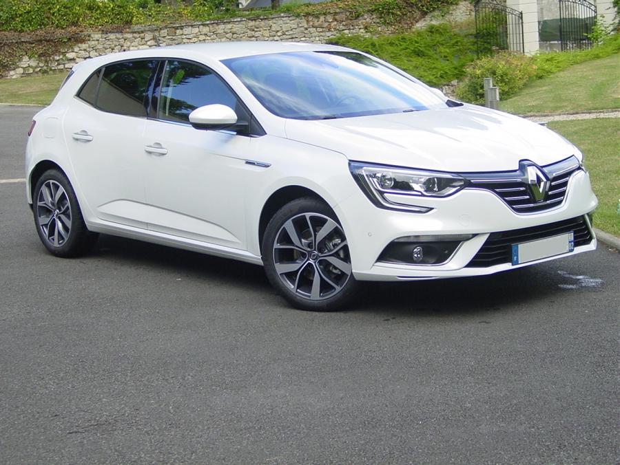 Renault Megane Bose 1.3 Tce 140cv EDC photo Renault Megane Bose 1.3 Tce 140cv EDC
