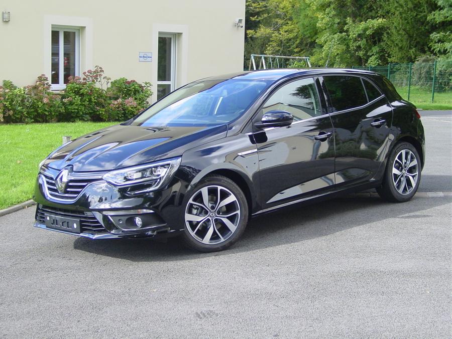 Renault Megane Bose 1.3 Tce 140cv EDC photo Renault Megane Bose 1.3 Tce 140cv EDC