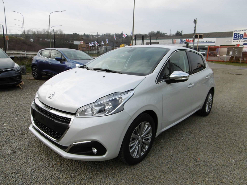 Peugeot 208 Allure 1.2 Puretech 110cv photo Peugeot 208 Allure 1.2 Puretech 110cv