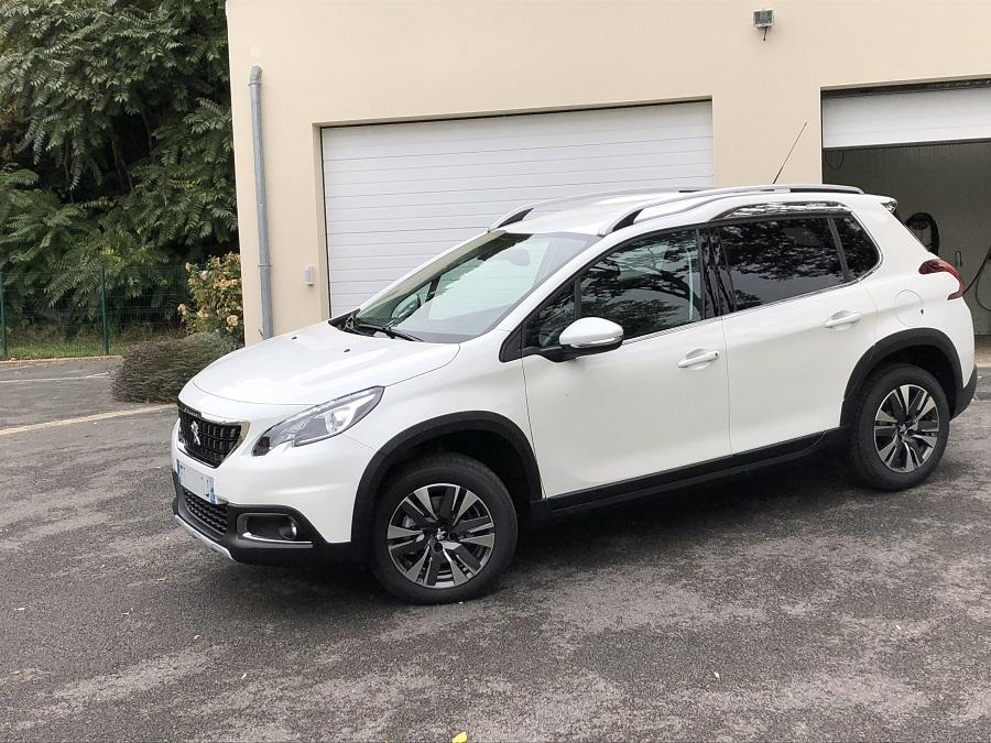 Peugeot 2008 Allure 1.2 Puretech 110cv EAT6 photo Peugeot 2008 Allure 1.2 Puretech 110cv EAT6