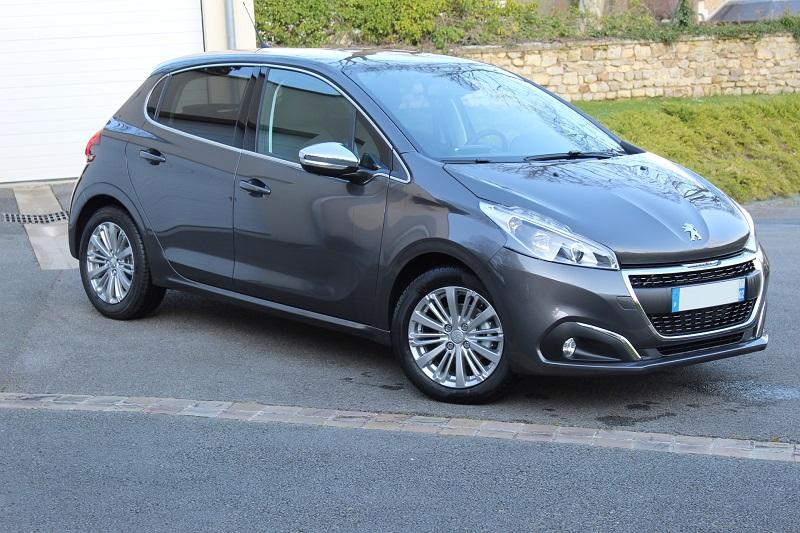 Peugeot 208 Allure 1.5 Blue Hdi 100cv photo Peugeot 208 Allure 1.5 Blue Hdi 100cv