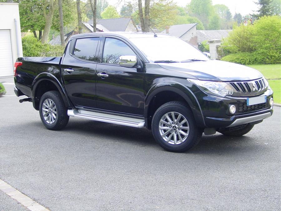 Mitsubishi L200 Double Cab 2.4 Di-d 181cv BVA Intense photo Mitsubishi L200 Double Cab 2.4 Di-d 181cv BVA Intense