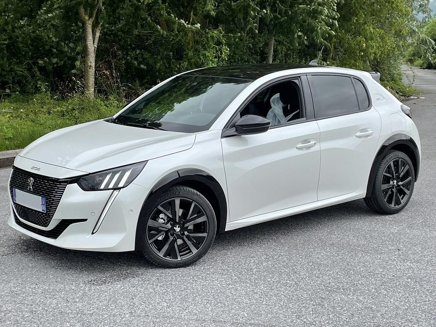 Peugeot 208 GT Pack Puretech 130cv EAT8 photo Peugeot 208 GT Pack Puretech 130cv EAT8