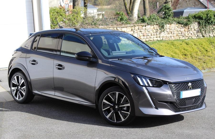 Peugeot 208 GT Puretech 100cv EAT8 photo Peugeot 208 GT Puretech 100cv EAT8